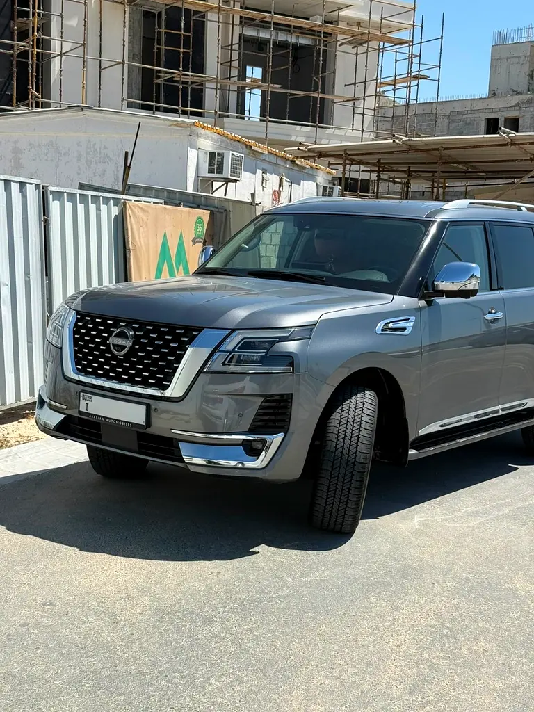 Nissan Patrol 2022 — photo 1 of 17