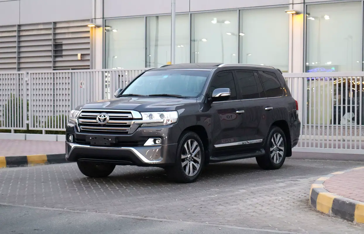 Toyota Land Cruiser 2018 — photo 1 of 18