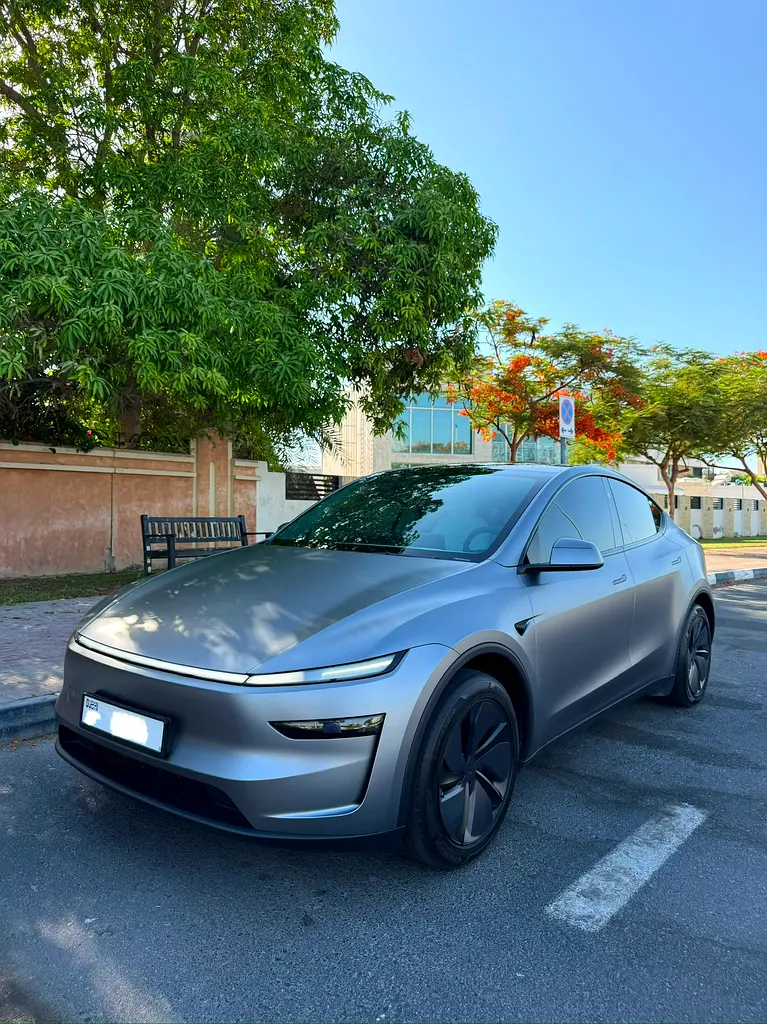 Tesla Model Y 2026 — photo 1 of 8