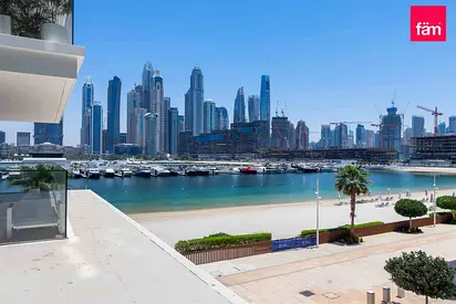 Stunning Marina Skyline And Sea Views
