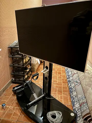 Tv Haier brand, 50 inch with table in excellent condition