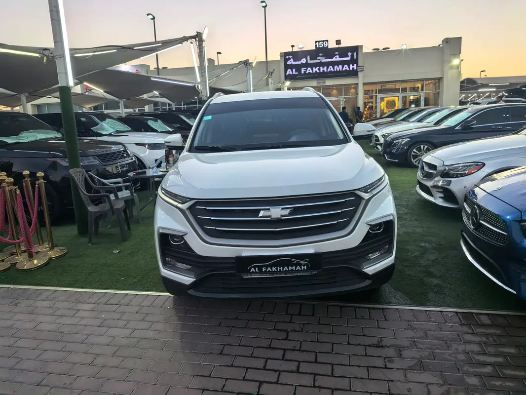 Chevrolet Captiva 2023 — photo 1 of 8