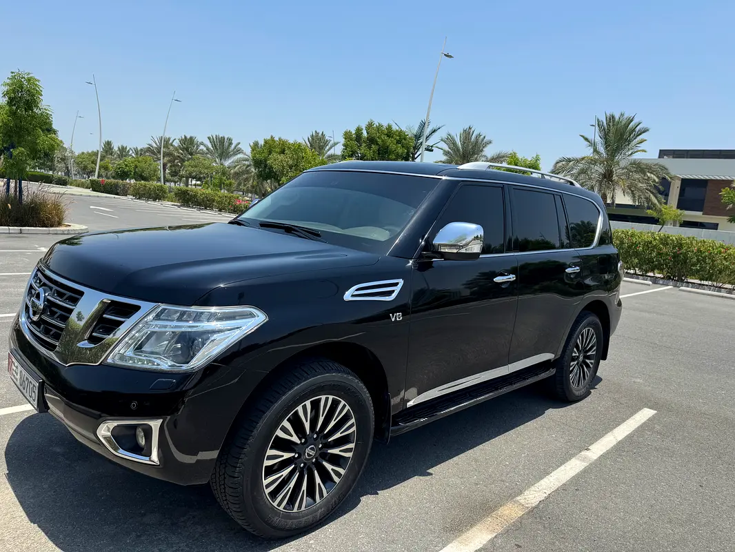 Nissan Patrol 2016 — photo 1 of 11