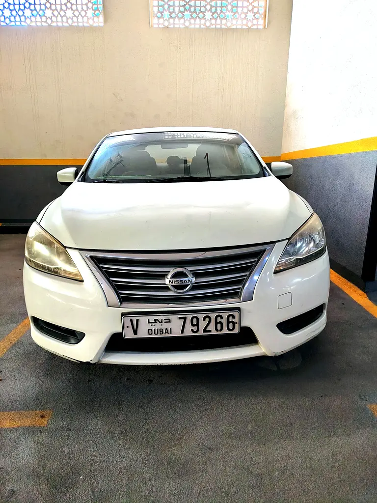 Nissan Sentra 2014 — photo 1 of 12