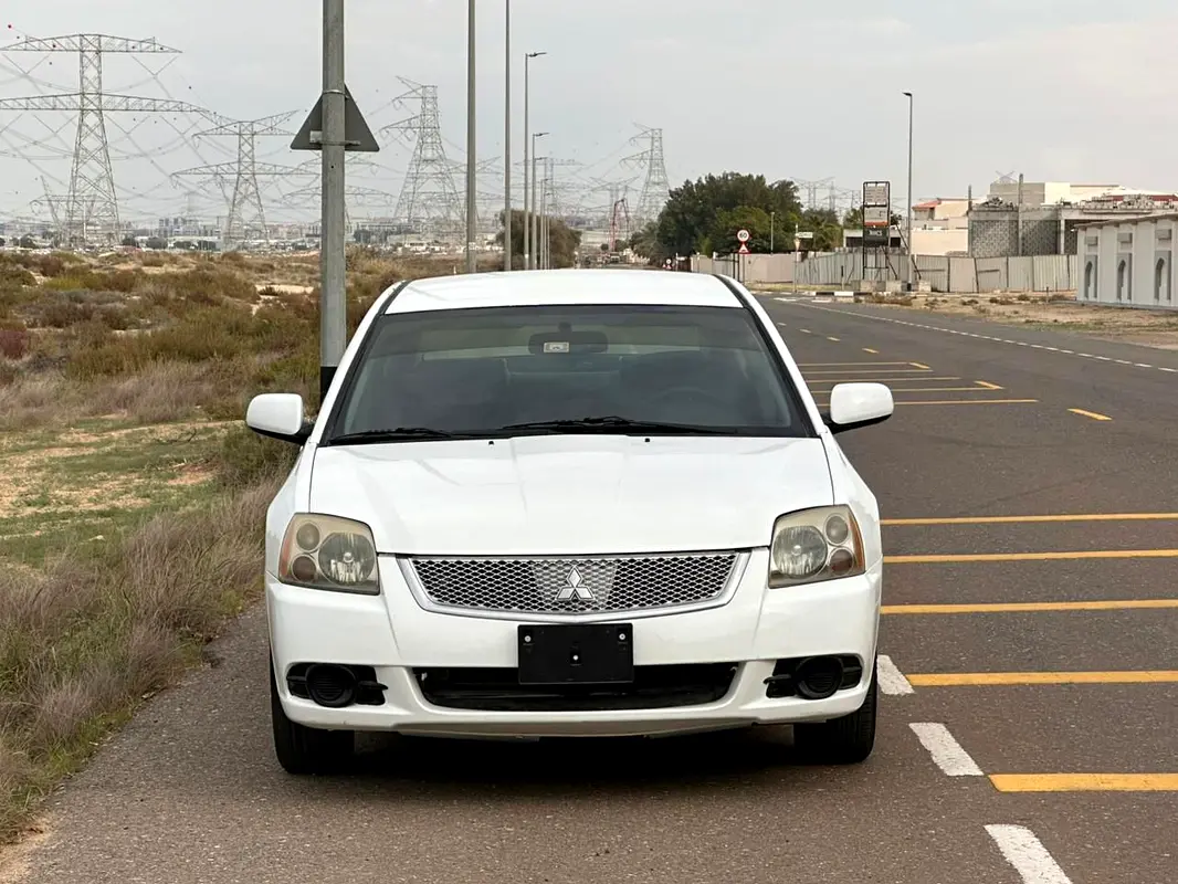 Mitsubishi Galant 2012 — photo 1 of 15