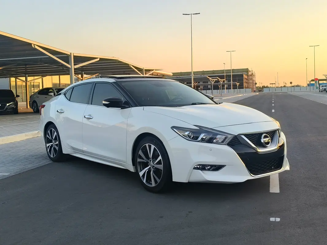 Nissan Maxima 2017 — photo 1 of 14