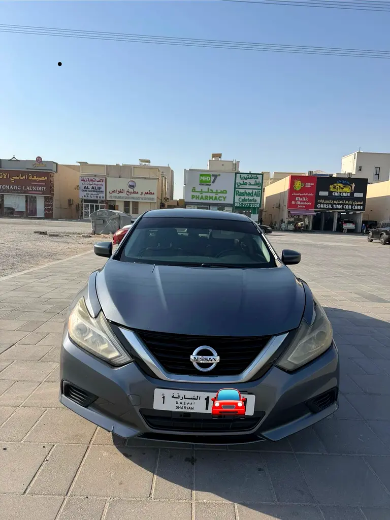 Nissan Altima 2018 — photo 1 of 10