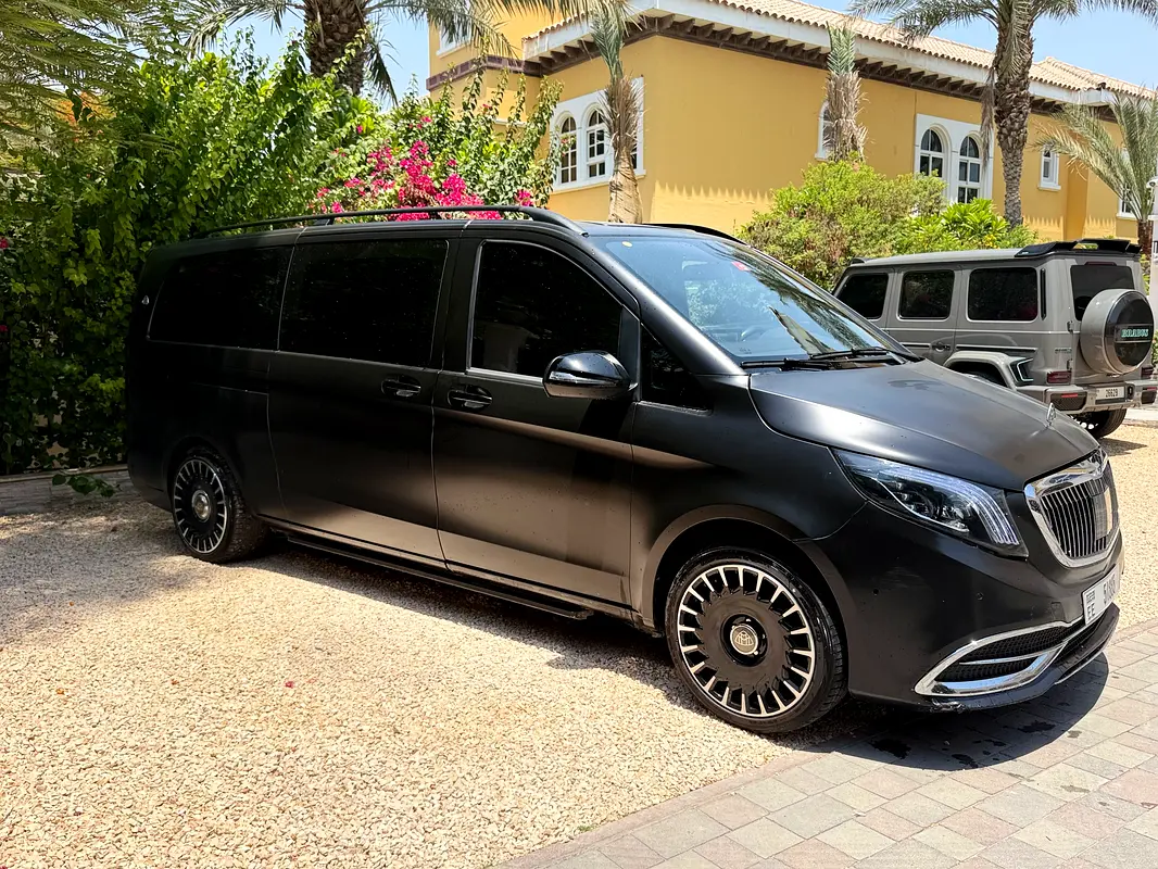 Mercedes-Benz V-Class 2019 — photo 1 of 11