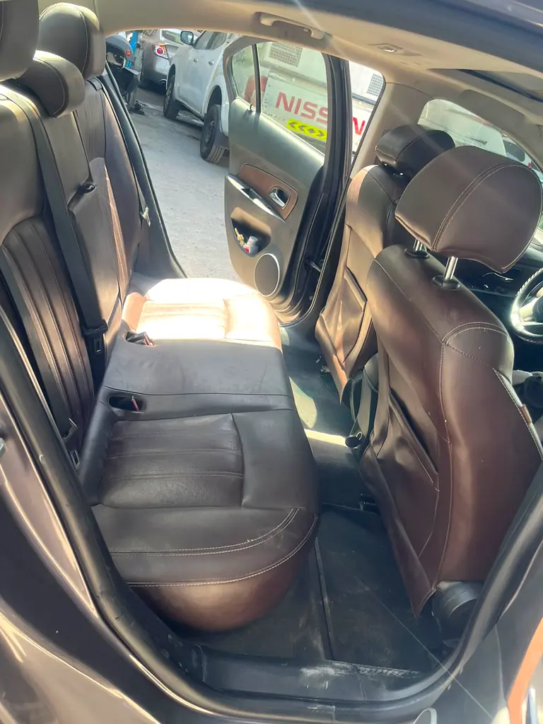 Chevrolet Cruze 2015 — photo 1 of 5