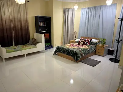 Room available for families or Couples.in Jumairha villa