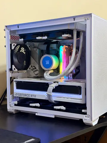 Astral rtx 5080 + 9950x high end gaming pc