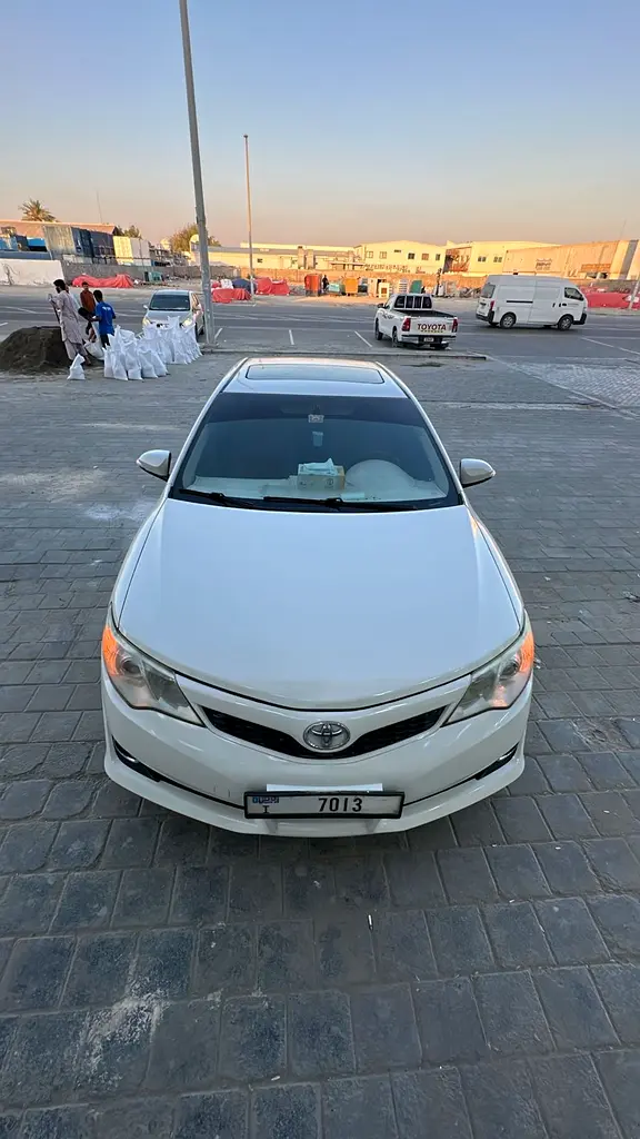 Toyota Camry 2013 — photo 1 of 10