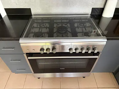 Siemens 90cm Stainless Steel Gas Range with Oven - Good Condition