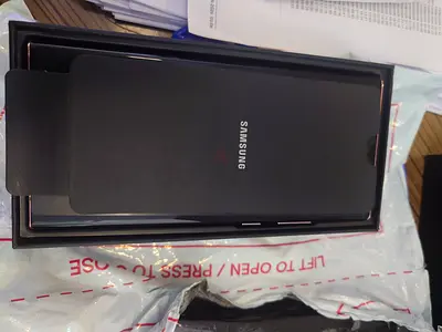 Samsung Galaxy note 20 Ultra bronse color 12 Gb 256 gb 10/by 10 brand new with full box and accessor