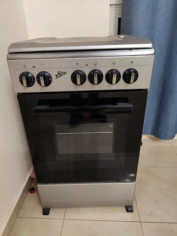 Milton Electric Cooking Range 4 Burner Hot Plates With Oven - Good working condition