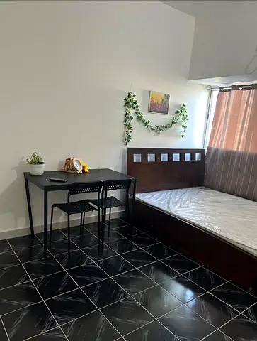 Fully furnished family room for 2300