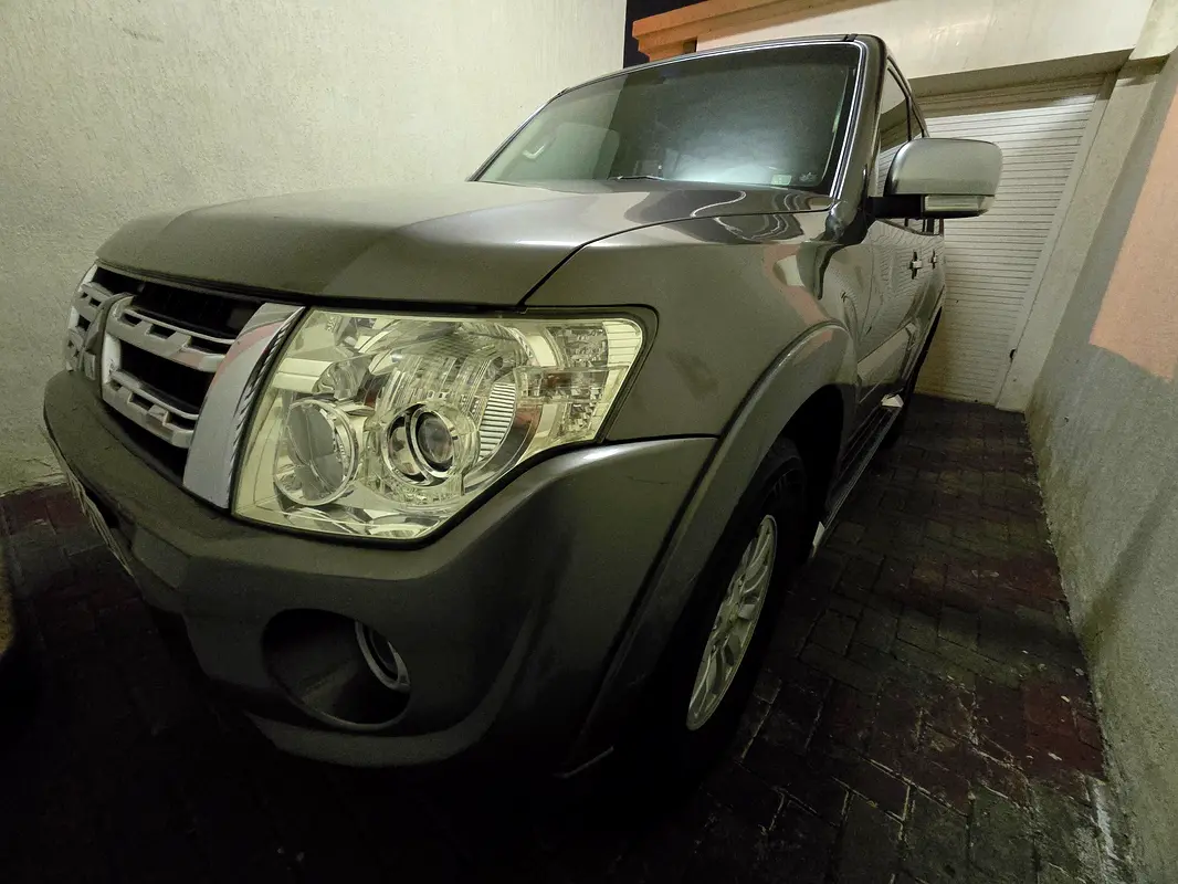 Mitsubishi Pajero 2012 — photo 1 of 17