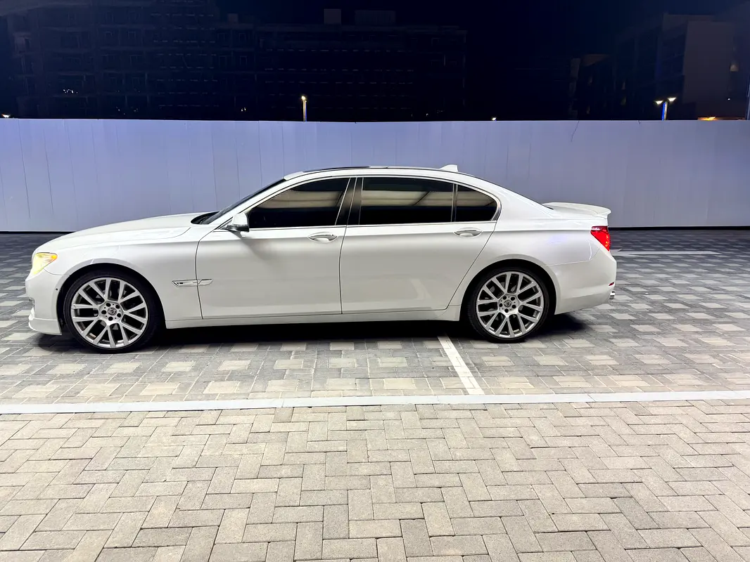 BMW 7-Series 2015 — photo 1 of 17