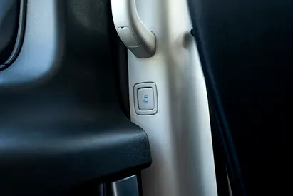 2025 Hyundai STARIA photo 11