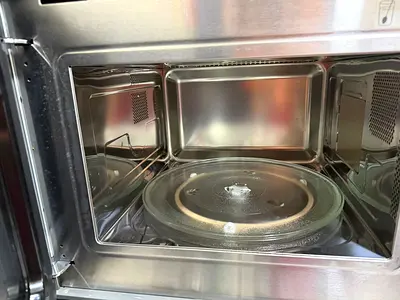 Brand New Siemens unused stainless Steel Countertop Microwave - Clean Interior, Turntable Included