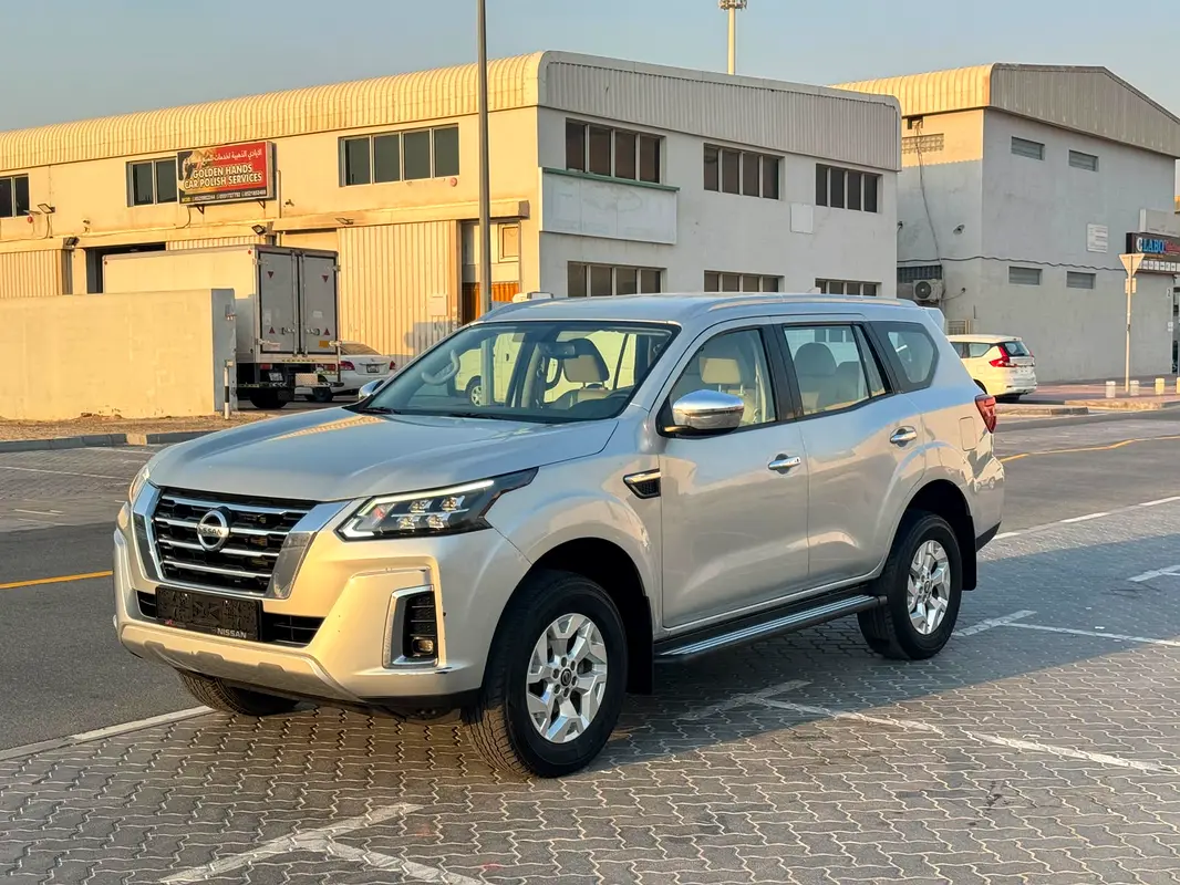Nissan Xterra 2022 — photo 1 of 17