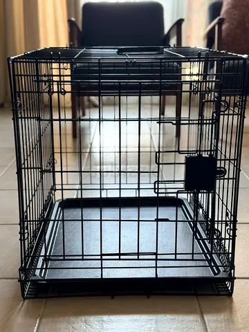 Foldable metal dog crate with removable tray - good condition
