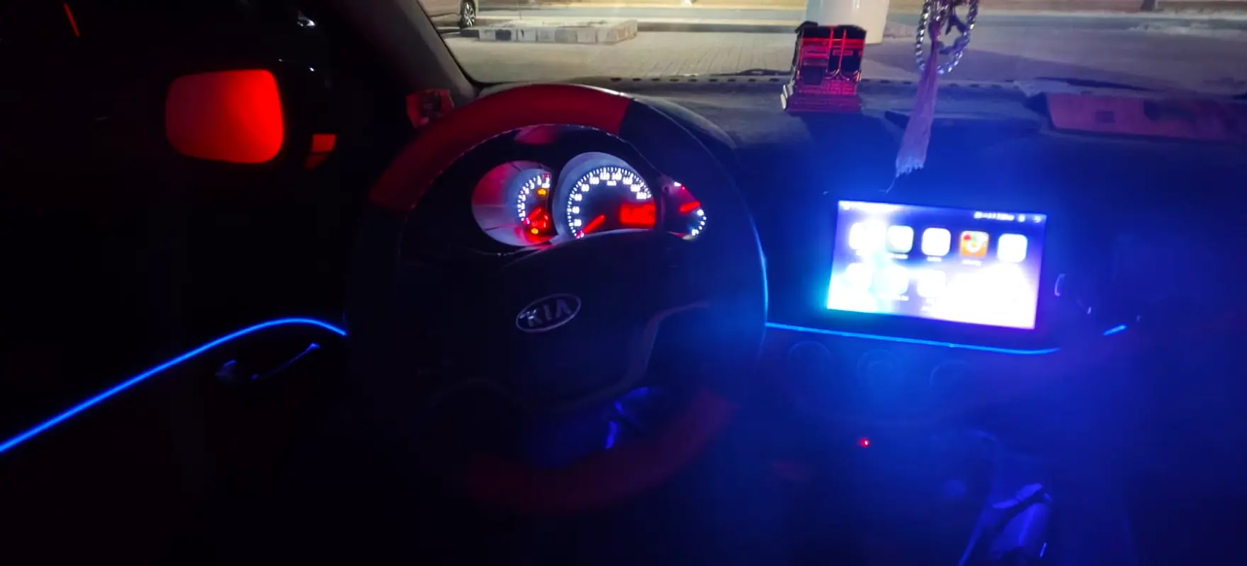 Kia Picanto 2012 — photo 1 of 7