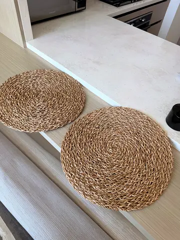 Set of 2 Round Woven Seagrass Placemats — Natural Tone