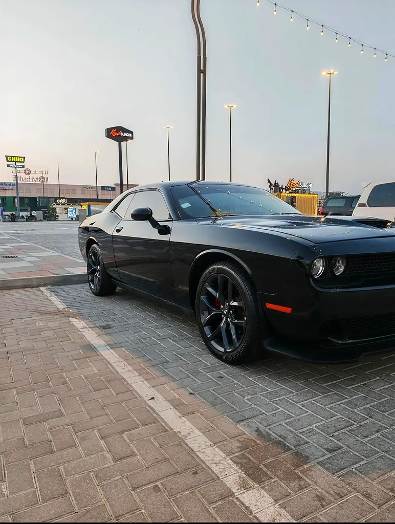 Dodge Challenger 2022 — photo 1 of 12