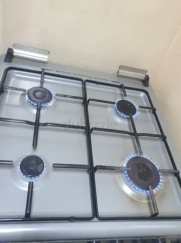 4-Burner Gas Stove with Glass Top - Working Condition
