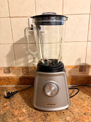 Kenwood countertop blender with glass jug — Excellent working condition