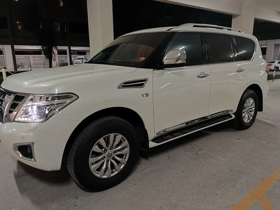 Nissan Patrol 2015 — photo 1 of 8