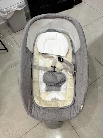 Light grey portable baby bassinet / bedside sleeper in good condition