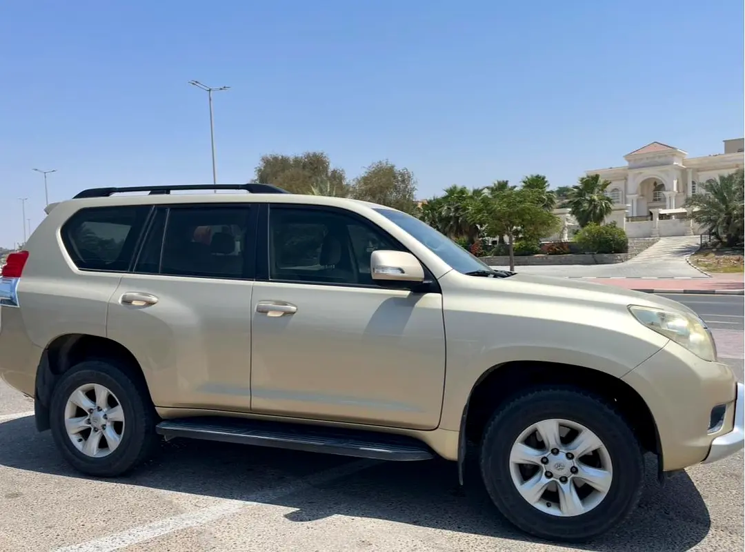 Toyota Prado 2011 — photo 1 of 8