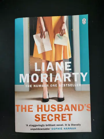 The Husbands Secret by Liane Moriarty (Paperback)