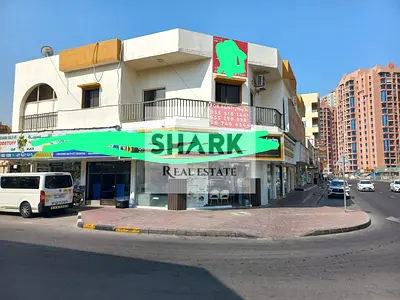 البناية الزاوية على شارع الكويت مباشرة | موقع حيوي، 6 محلات و3 شقق بدخل 230 ألف