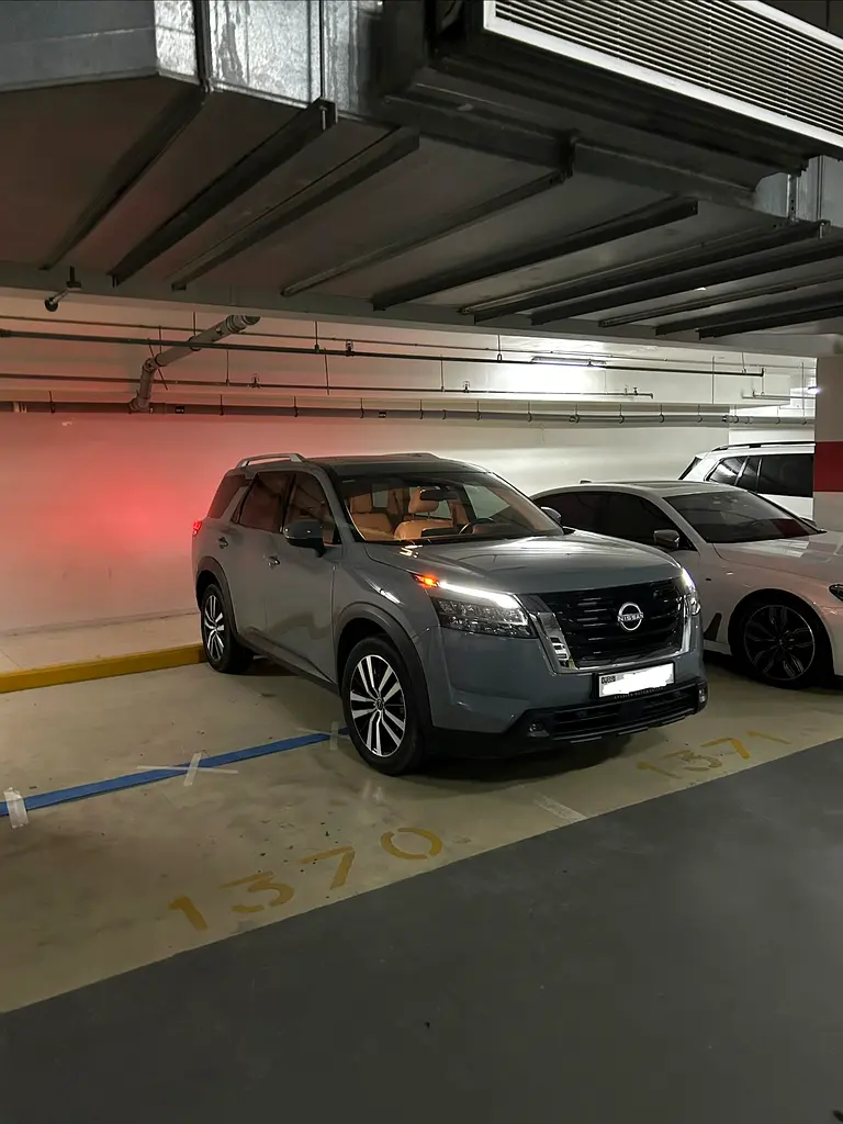 Nissan Pathfinder 2024 — photo 1 of 8