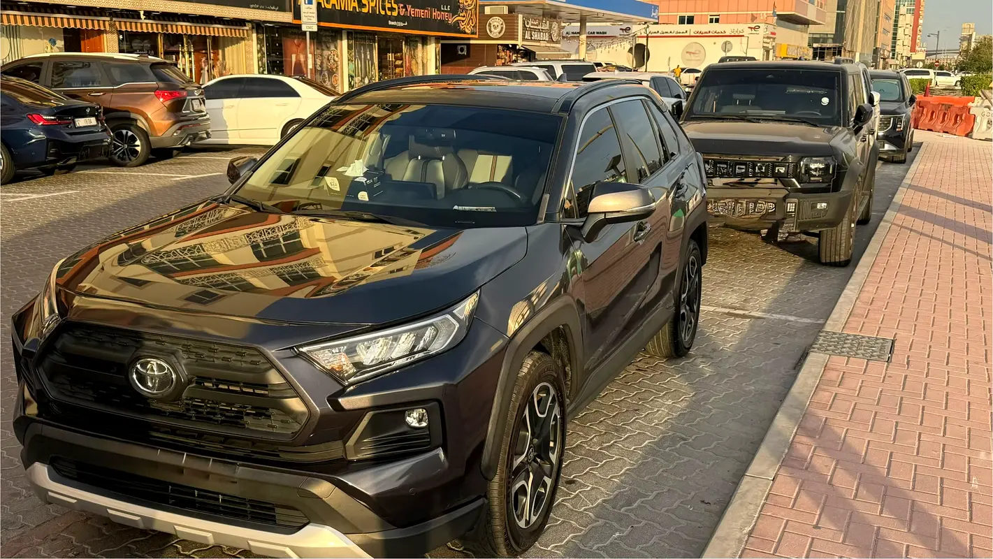 Toyota Rav 4 2021 — photo 1 of 11