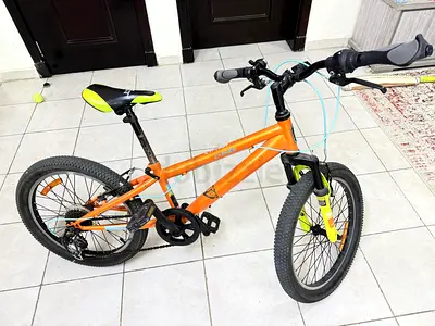 Orange kids/teen mountain bike — 20-inch, front suspension