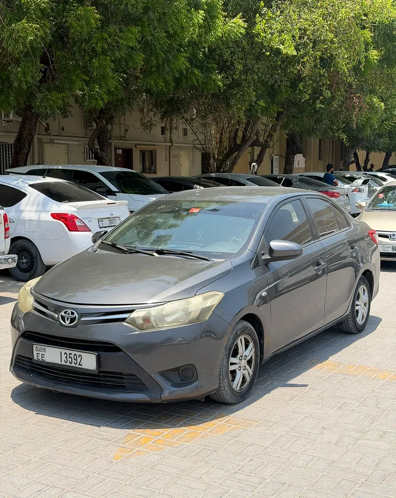 Toyota Yaris 2015 — photo 1 of 7