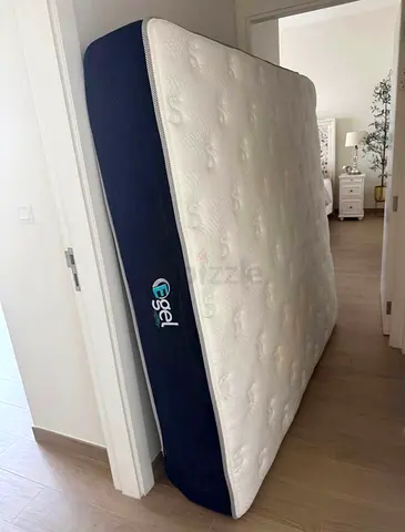 King Size Mattress (good condition) - Gel Memory Foam