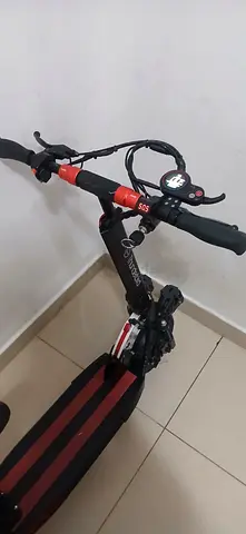 Thunderbird E10 Used Electric Scooter - Foldable, Dual Disc Brakes, LED Display. Lady Owned
