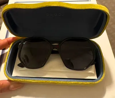 Gucci black aviator sunglasses with case - preowned