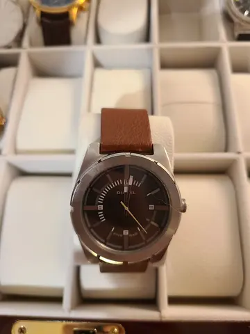 DIESEL Titan mens wristwatch with brown leather strap, working condition