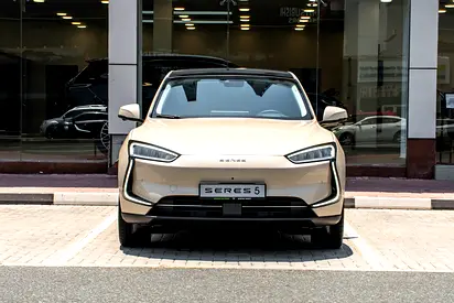 AED 1,600 monthly ▸ SERES 5 SF ▸ Includes Warranty ▸ Includes Registration