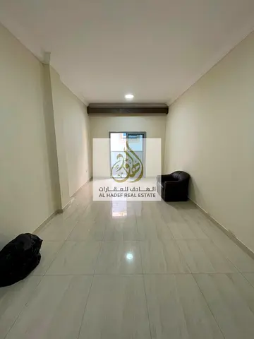 🏡 للايجار السنوي بعجمان | شقة غرفتين وصالة في الروضة 2 🏡 ✨ موقع مميز على شارع الشيخ عمار مباشرة | قريب من الشروق مول