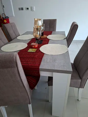 Dining table 6 seater