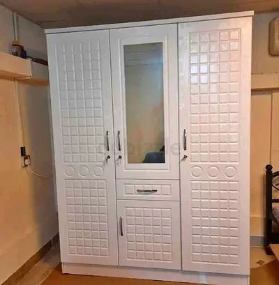 Brand New stylish 3 Door Wardrobe Solid Wood Good Quality Selling Cupboard