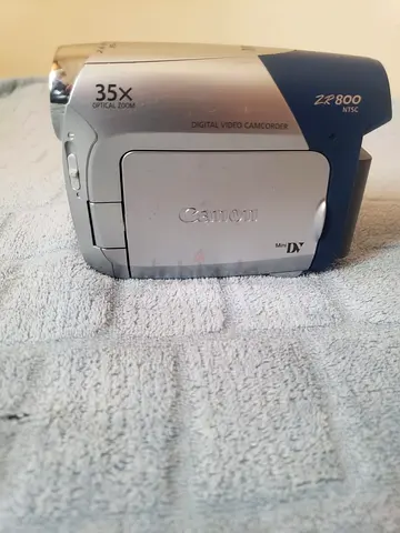 CANON ZR800 CAMERA