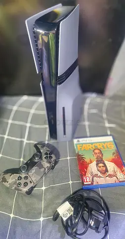 Ps5 pro disc with 1 games disc 1 limited addition controller for sale